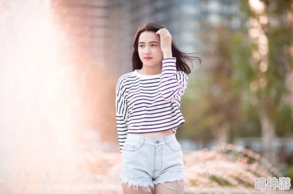 揉搓大学生白嫩双乳，这种行为令人发指，完全不尊重他人身体和意愿，应该受到谴责与法律制裁