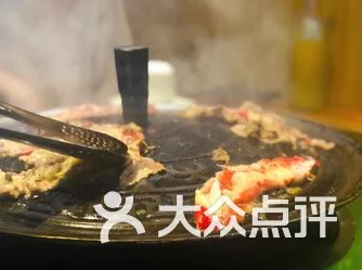 废土危行生存技巧：揭秘烤肉架合成秘籍，必备材料木头、草与石头详解