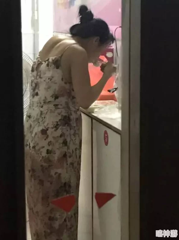 香港妇女搡BBBB搡BB：街头行为艺术引争议，表达诉求是什么？